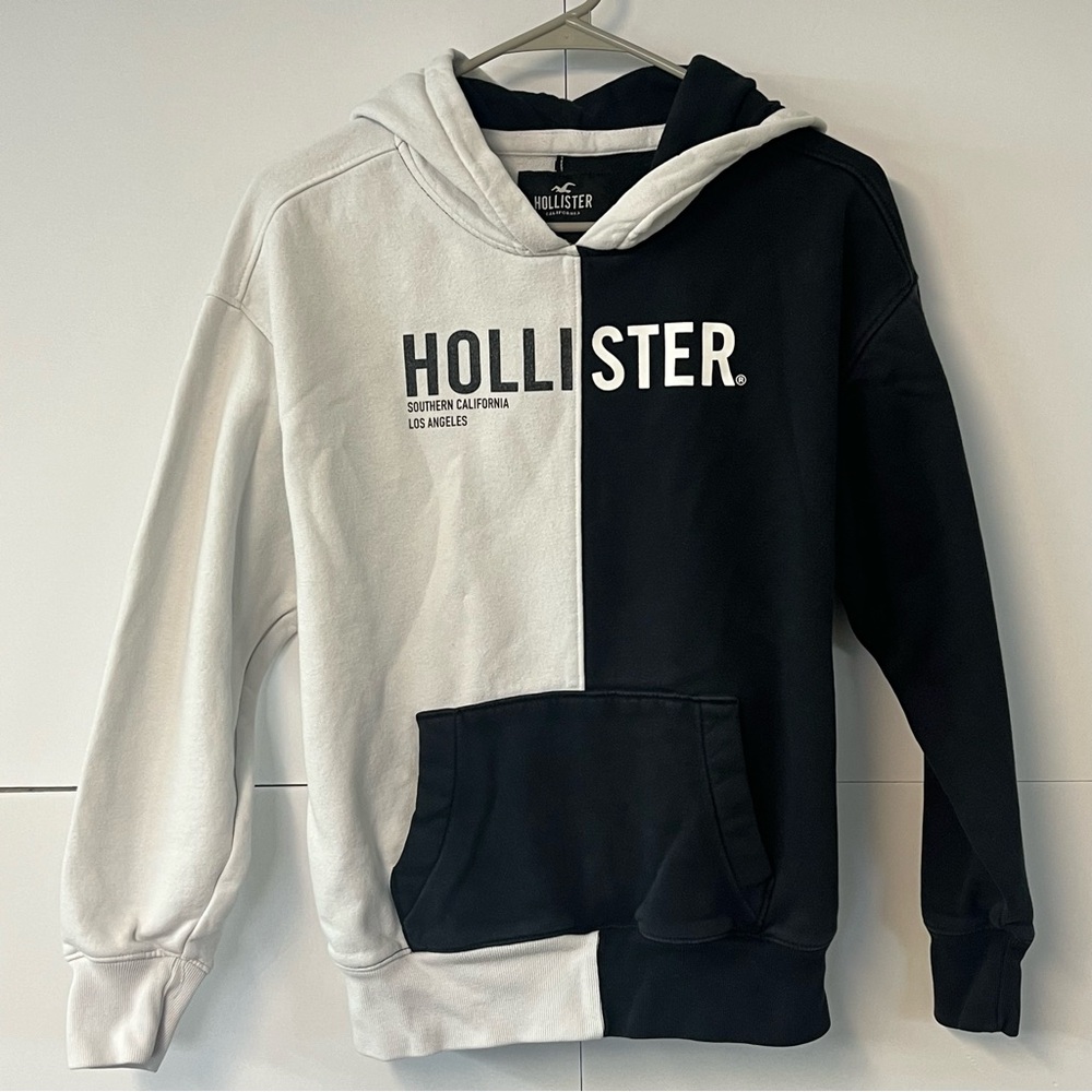 Hollister black & white Hoodie. Size XS.